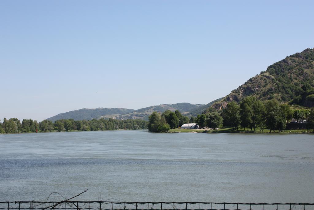 Camping Le Rhone 투르농쉬르론 외부 사진