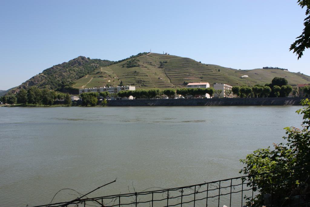 Camping Le Rhone 투르농쉬르론 외부 사진