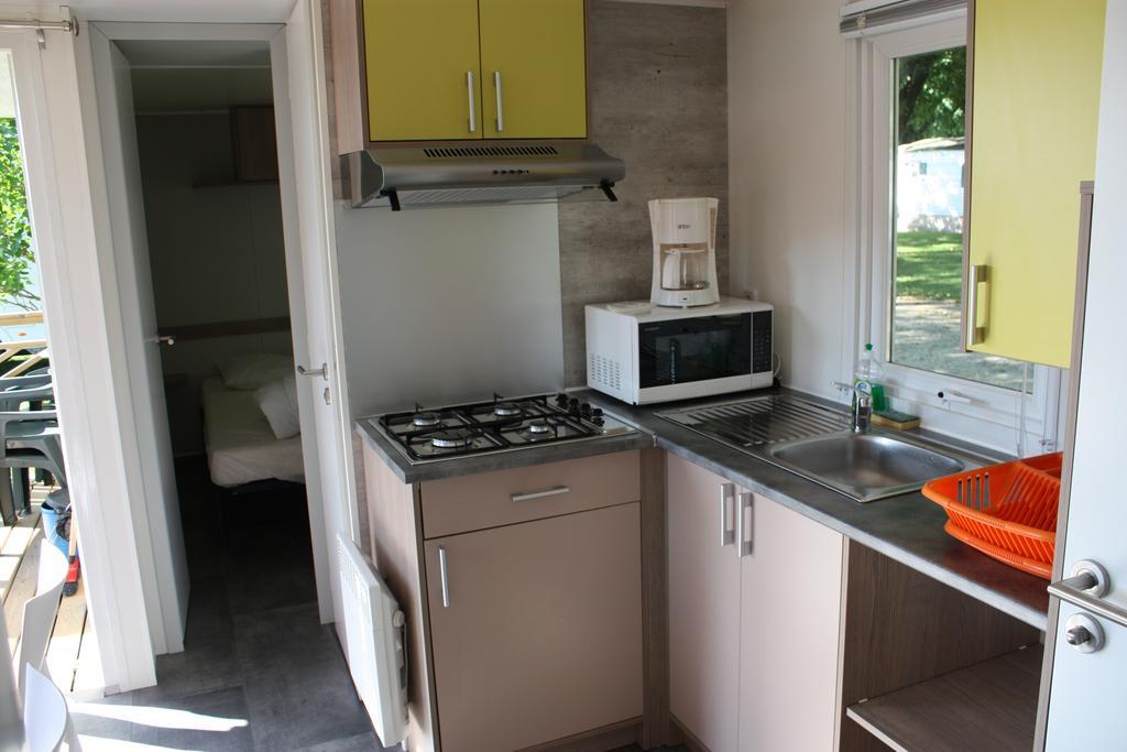 Camping Le Rhone 투르농쉬르론 객실 사진